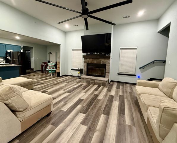 1384 Rs County Road 1235, Point, TX 75472