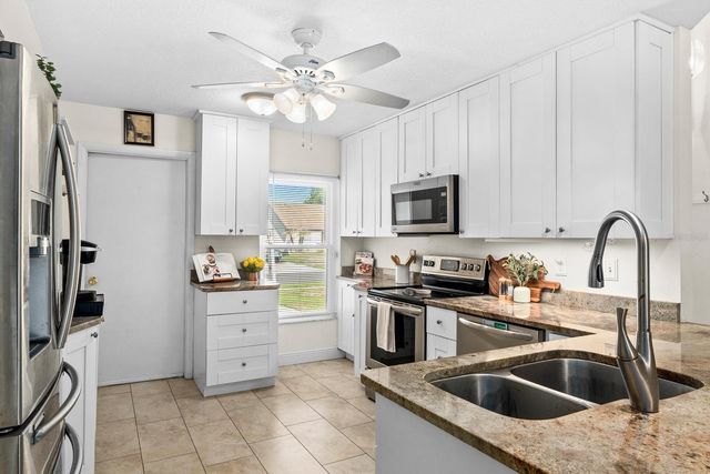 2022 RUDDER DRIVE, Valrico, FL 33594