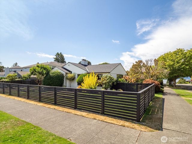 4003 W Armour Street, Seattle, WA 98199