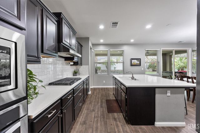 13702 Pemberley Passage Avenue, Bakersfield, CA 93311