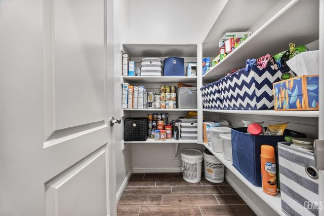 13702 Pemberley Passage Avenue, Bakersfield, CA 93311