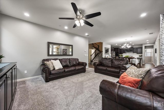 13702 Pemberley Passage Avenue, Bakersfield, CA 93311