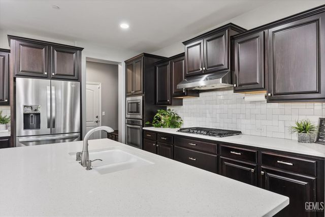 13702 Pemberley Passage Avenue, Bakersfield, CA 93311