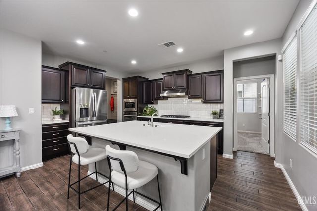 13702 Pemberley Passage Avenue, Bakersfield, CA 93311