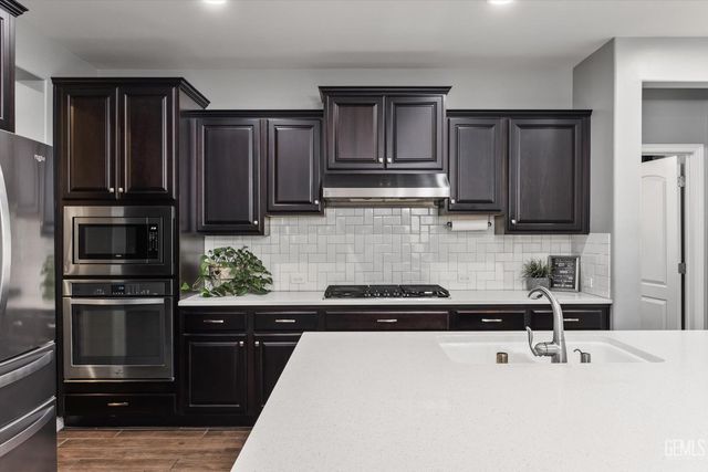 13702 Pemberley Passage Avenue, Bakersfield, CA 93311