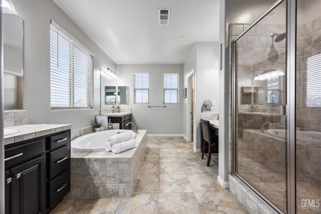 13702 Pemberley Passage Avenue, Bakersfield, CA 93311