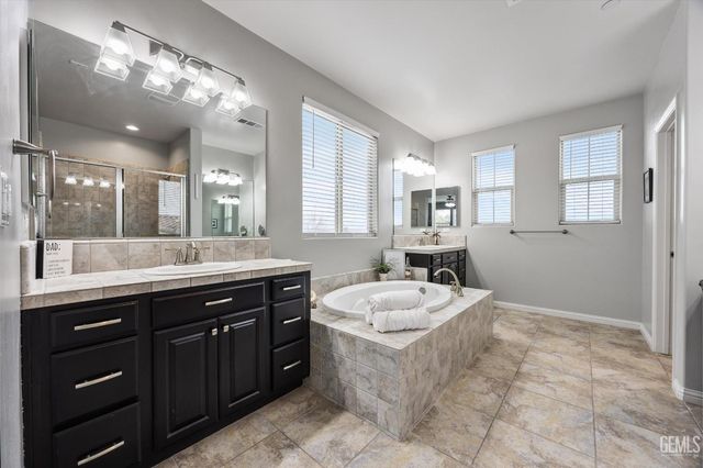 13702 Pemberley Passage Avenue, Bakersfield, CA 93311