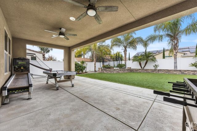 13702 Pemberley Passage Avenue, Bakersfield, CA 93311