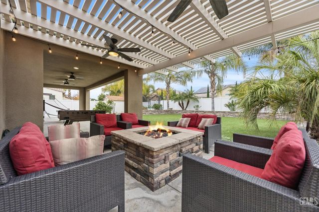 13702 Pemberley Passage Avenue, Bakersfield, CA 93311