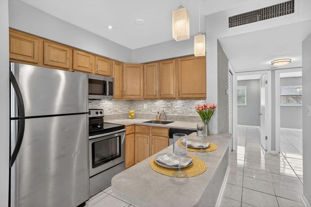 4051 NE 13th Avenue 77-3, Fort Lauderdale, FL 33334