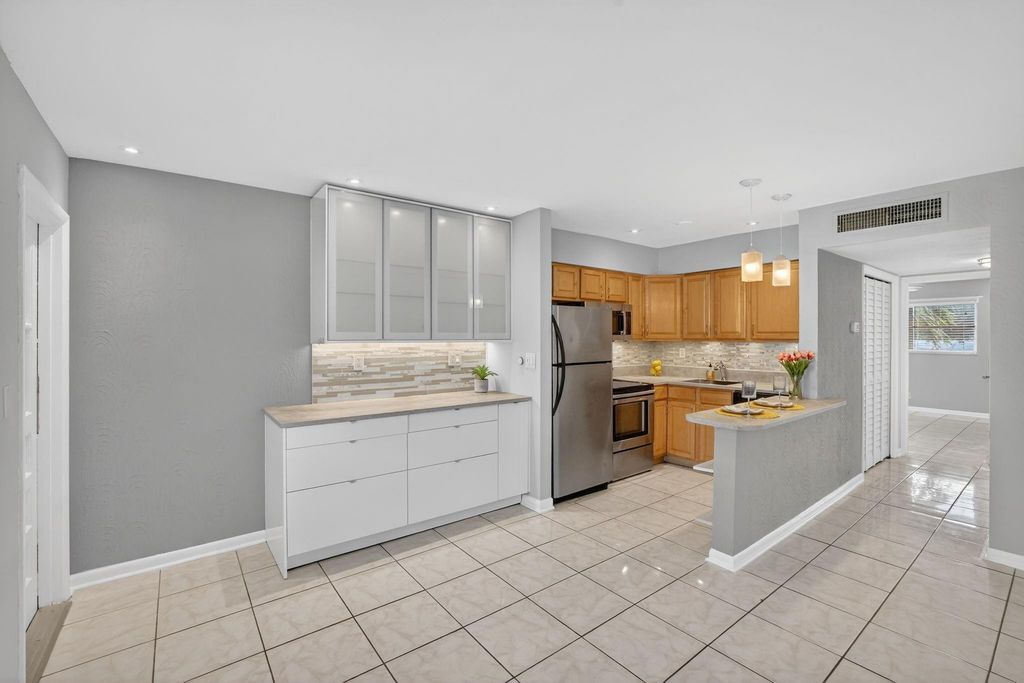 4051 NE 13th Avenue 77-3, Fort Lauderdale, FL 33334