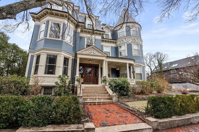 10 Chester St 7, Cambridge, MA 02140