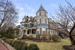 10 Chester St 7, Cambridge, MA 02140