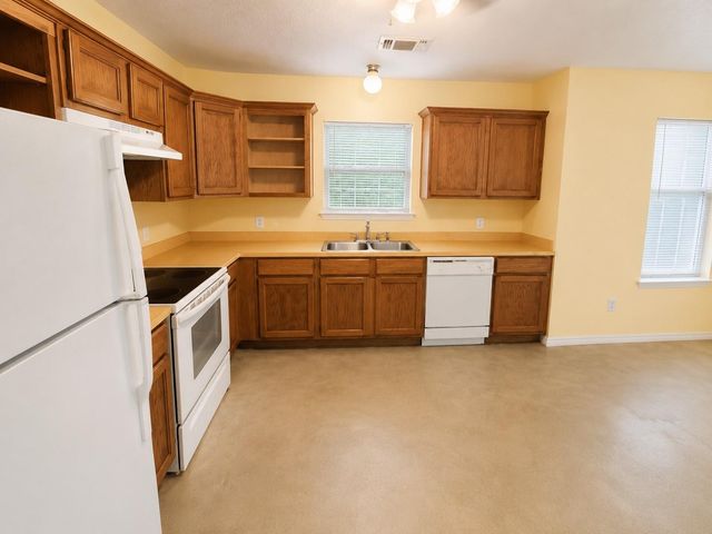 1801 Coe Road, Pinehurst, TX 77362