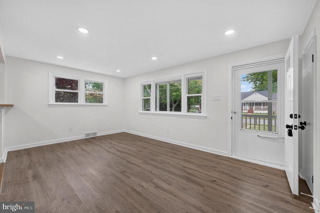 10 BERGEN AVE, Voorhees, NJ 08043