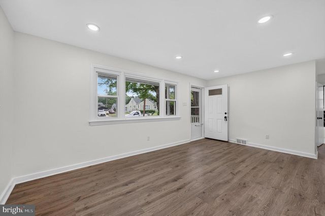 10 BERGEN AVE, Voorhees, NJ 08043