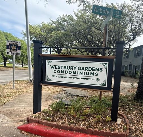 5216 Arboles Drive 10, Houston, TX 77035