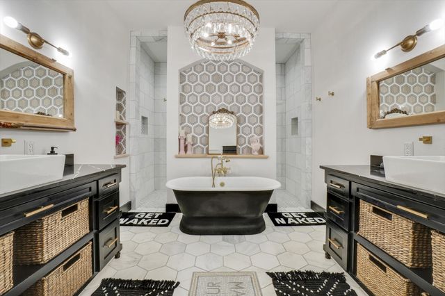 371 S Ring Road, Waxahachie, TX 75165