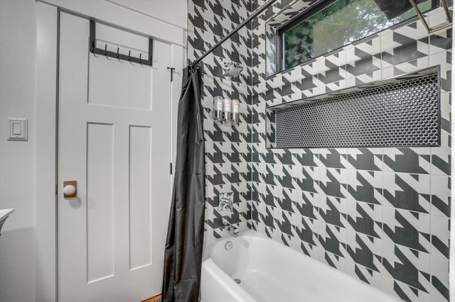 371 S Ring Road, Waxahachie, TX 75165