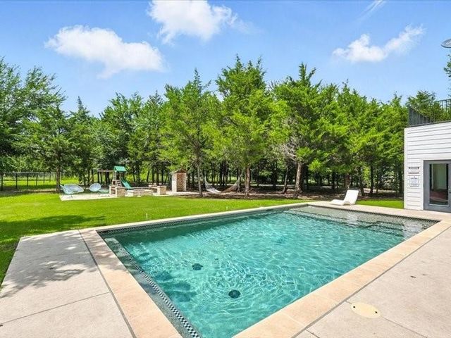 371 S Ring Road, Waxahachie, TX 75165