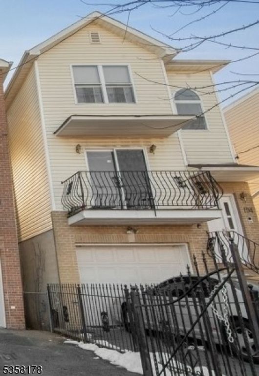 194 S 8Th St, Newark City, NJ 07103