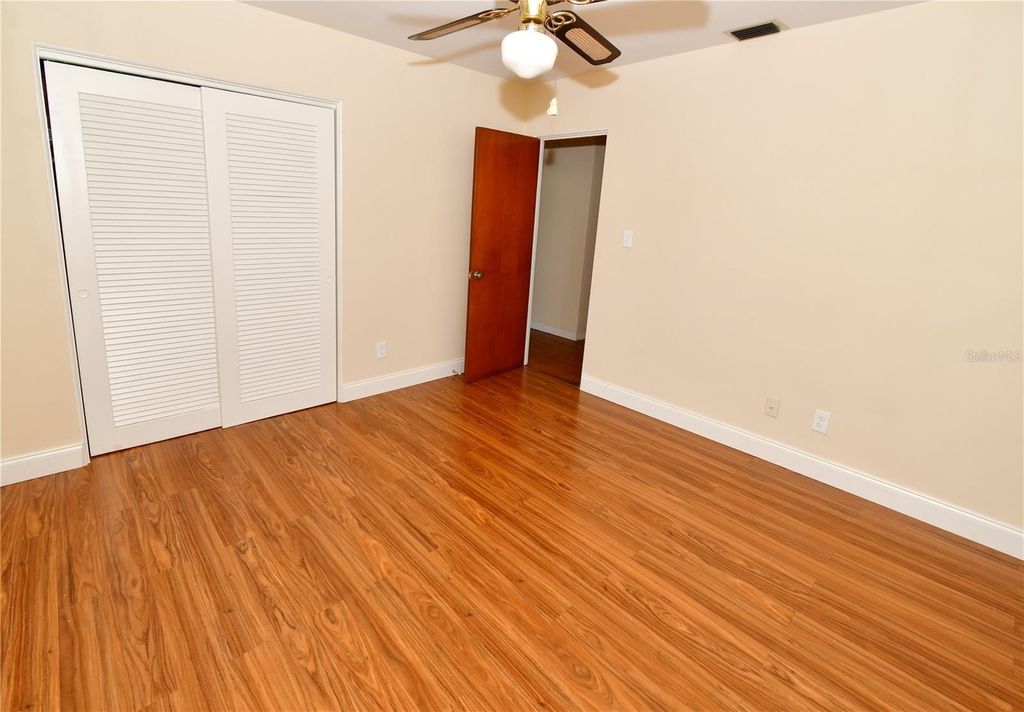 Image 15 of property listing at 5435 5TH AVENUE S, St Petersburg, FL 33707