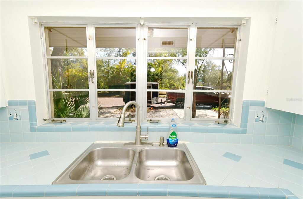 Image 22 of property listing at 5435 5TH AVENUE S, St Petersburg, FL 33707