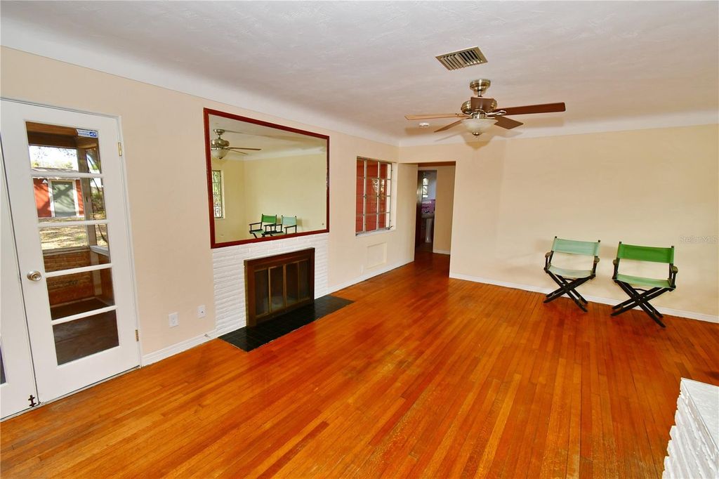 Image 25 of property listing at 5435 5TH AVENUE S, St Petersburg, FL 33707