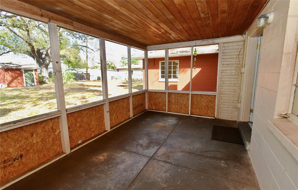 Image 9 of property listing at 5435 5TH AVENUE S, St Petersburg, FL 33707