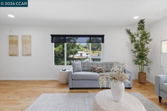 125 Elysian Fields Dr, Oakland, CA 94605