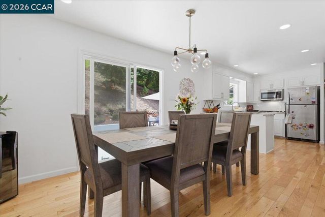 125 Elysian Fields Dr, Oakland, CA 94605