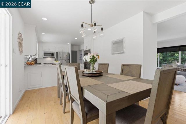 125 Elysian Fields Dr, Oakland, CA 94605
