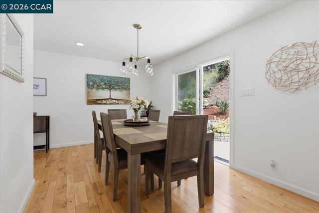 125 Elysian Fields Dr, Oakland, CA 94605