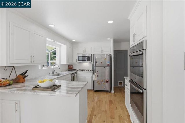 125 Elysian Fields Dr, Oakland, CA 94605