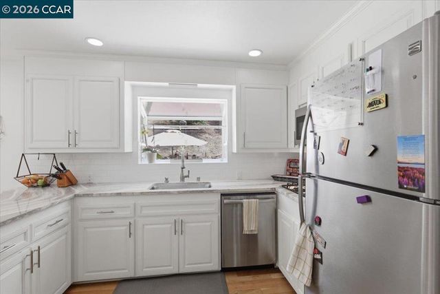 125 Elysian Fields Dr, Oakland, CA 94605
