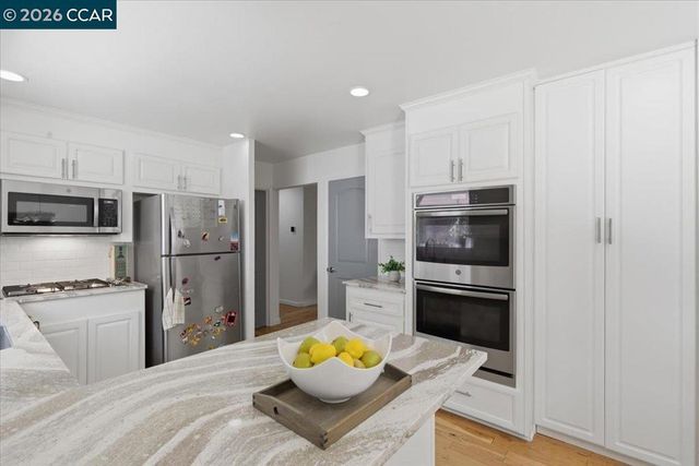 125 Elysian Fields Dr, Oakland, CA 94605