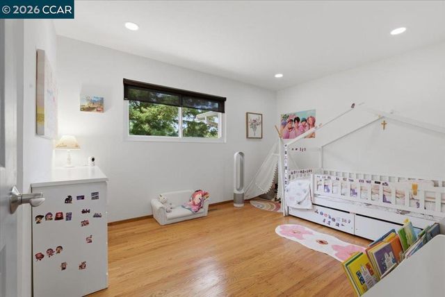 125 Elysian Fields Dr, Oakland, CA 94605