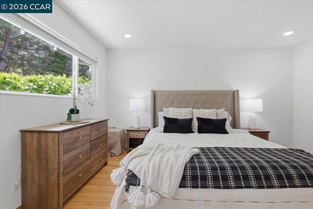 125 Elysian Fields Dr, Oakland, CA 94605