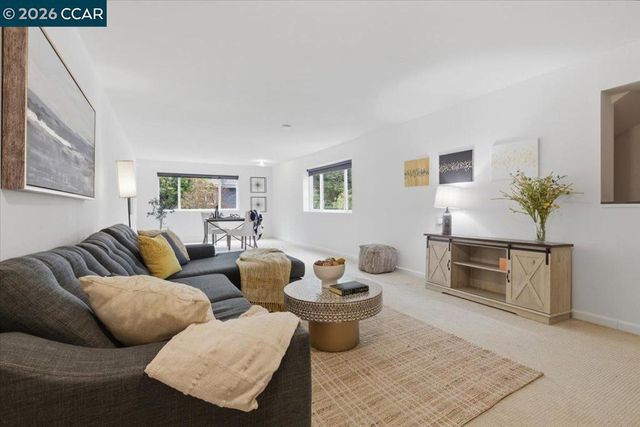 125 Elysian Fields Dr, Oakland, CA 94605