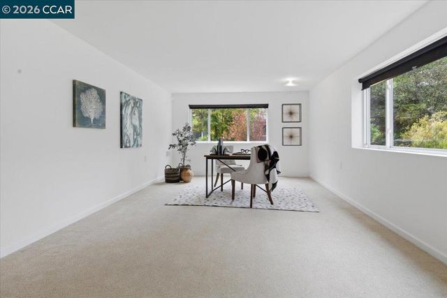 125 Elysian Fields Dr, Oakland, CA 94605