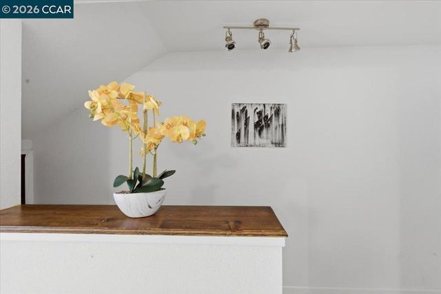 125 Elysian Fields Dr, Oakland, CA 94605