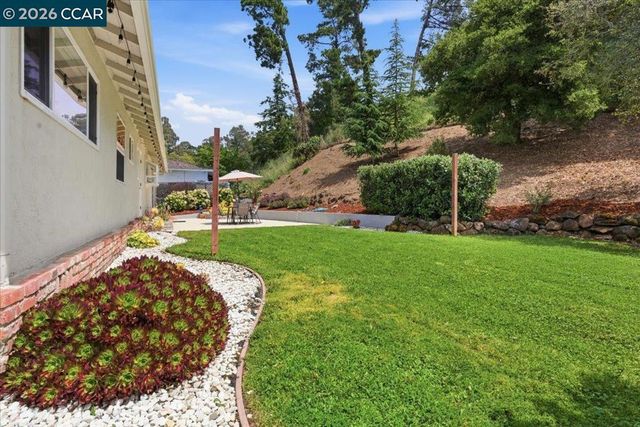 125 Elysian Fields Dr, Oakland, CA 94605