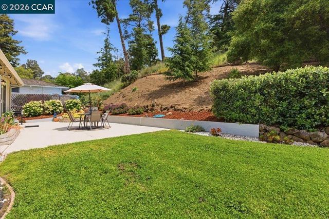 125 Elysian Fields Dr, Oakland, CA 94605