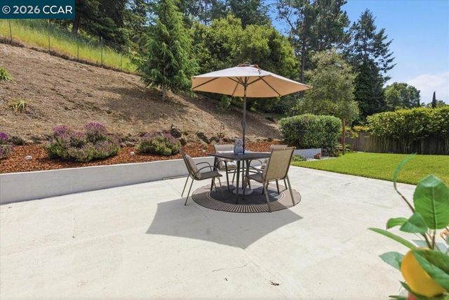 125 Elysian Fields Dr, Oakland, CA 94605