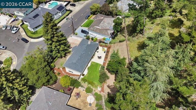 125 Elysian Fields Dr, Oakland, CA 94605