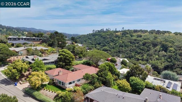 125 Elysian Fields Dr, Oakland, CA 94605