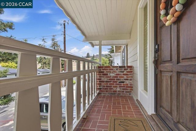 125 Elysian Fields Dr, Oakland, CA 94605