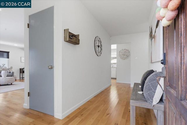 125 Elysian Fields Dr, Oakland, CA 94605