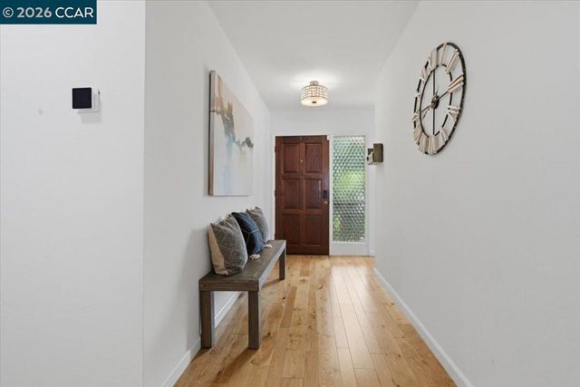 125 Elysian Fields Dr, Oakland, CA 94605