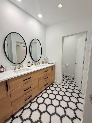 6 Parkside Dr 6, Brookline, MA 02445